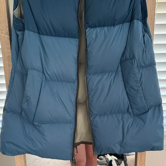Cotopaxi Two-Tone Puffer Vest in Blue and Brown - Picture 4 of 5